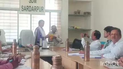 सरदारपुर: सरदारपुर में तहसील स्तरीय जन सुनवाई, बीमा राशि का समाधान होने पर ग्रामीण ने प्रशासन का जताया आभार