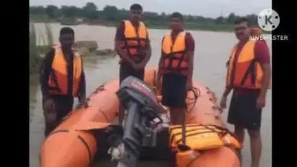 বিষ্ণুপুর: শৌচ কর্ম সারতে গিয়ে সিমিটারি রোডের তলিয়ে যাওয়া ব্যক্তির মৃতদেহ উদ্ধার করে মর্গে পাঠালেন মোকাবিলা দফতরের কর্মীরা