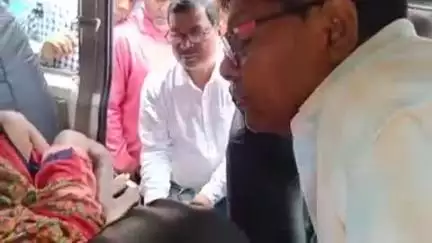 एकमा: केदार परसा के पास सड़क पार करते समय बाइक की चपेट में आने से महिला की मौत