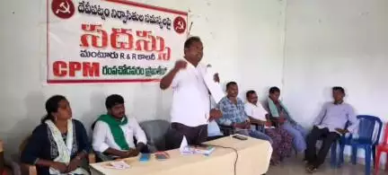 మంటూరు గ్రామంలో పోలవరం ప్రాజెక్టు ముంపు బాధితులతో సిపిఎం నాయకులు ప్రత్యేక సమావేశం