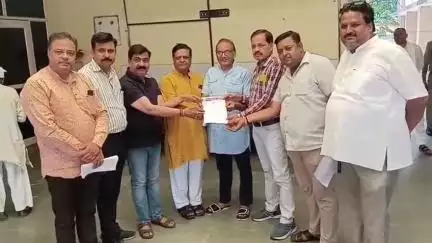 शामली: कलेक्ट्रेट पहुंचे जैन मिलन के पदाधिकारियों ने अधिकारियों को सौंपा गुजरात के सीएम को संबोधित ज्ञापन, जताया आक्रोश