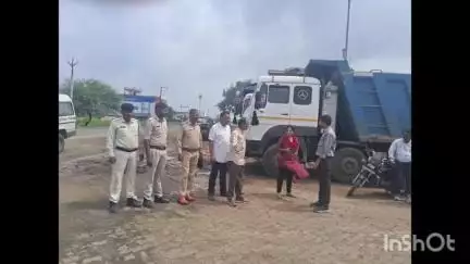 सरदारपुर: सरदारपुर में एसडीएम आशा परमार ने अवैध रेत परिवहन और भंडारण पर की कार्रवाई, 6 डंपर ज़ब्त