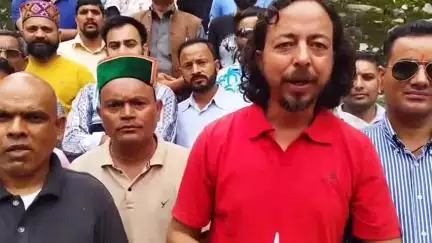 कुल्लू: सैंज की बंद सड़कों को लेकर लोग परेशान, सैंज संयुक्त समिति के अध्यक्ष महेश शर्मा