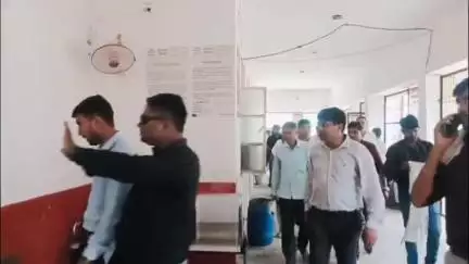 छाता: हापुड़ में लेखपाल की आत्महत्या के मामले में छाता में लेखपालों ने एक दिवसीय धरना देकर कार्रवाई की मांग की