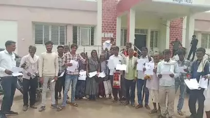 कोलारस: कोलारस किसानों को निशुल्क बीज न मिलने पर किसानों ने कृषि विभाग मुरादाबाद के नारे लगाए। जनसुनवाई में की शिकायत