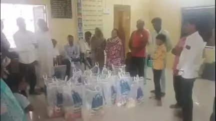 रावेर: आडगाव ग्रामपंचायतच्या वतीने पाच टक्के निधीतून दिव्यांग बांधवांना जीवनावश्यक वस्तू व किराणा किट दिले भेट,