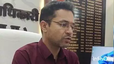 अशोक नगर: अशोकनगर कलेक्टर ने ईसागढ़ में अनुपस्थिति और मुंगावली में सामग्री का उपयोग न करने पर दोनों अधीक्षकों को किया निलंबित
