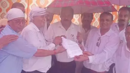 रामपुर: मंगलवार को अम्बेडकर पार्क में पेंशनर्स ने विभिन्न मांगों को लेकर विशाल धरना प्रदर्शन किया और PM व CM के नाम ज्ञापन सौंपा
