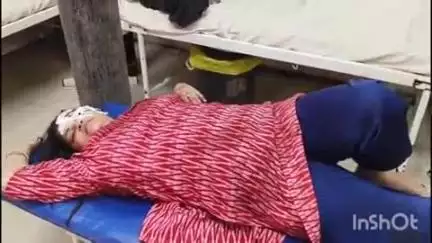 हाथरस: मुरसान के दुलारी फाटक पर बुलडोजर से टकराई कार, तीन लोग हुए घायल, राहगीरों ने पहुंचाया अस्पताल