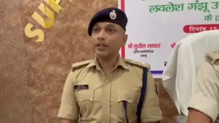 आज दिनांक 15.07.25 को JJMP उग्रवादी संगठन के सब जोनल कमांडर लवलेश गांझु उर्फ लवकेश IG पलामू प्रमंडल श्री सुनील भास्कर, पुलिस अधीक्षक लातेहार, समादेष्टा CRPF 11Bn एवं समादेष्टा SSB-32 Bn के समक्ष किया आत्मसमर्पण l