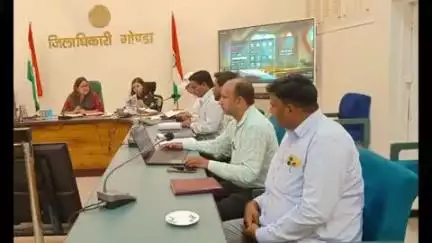 गोंडा: कलेक्ट्रेट सभागार में DM नेहाशर्मा और CDO ने मत्स्य विभाग योजनाओं की की समीक्षा, लाभार्थियों को लाभ देने के दिए निर्देश
