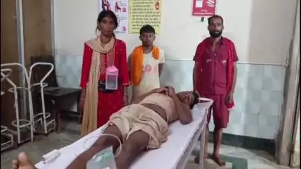 दुमका: बासुकीनाथ: रूट लाइन का शेड गिरने से घायल श्रद्धालु बेहतर इलाज के लिए दुमका के PJMCH में भर्ती