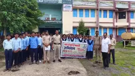 शाहगढ़: नशे से मुक्ति है जरूरी अभियान में शाहगढ़ पुलिस ने छात्रों को किया जागरूक ।
#nashamuktiabhiyan