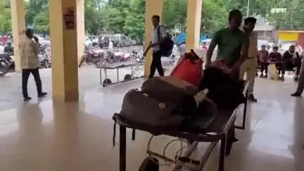 खंडवा नगर: महानगरी एक्सप्रेस में जहर खुरानी: सीएसटी स्टेशन पर माजा पिलाकर खंडवा में 4 लोग बेहोश उतरे, पर्स और बैग चोरी