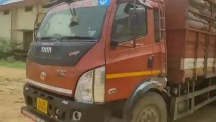 ಚಳ್ಳಕೆರೆ: ನಗರದಲ್ಲಿ ಹಾಡುಹಾಗಲೇ ರಾಜಾರೋಷವಾಗಿ ಅನ್ನಭಾಗ್ಯ ಅಕ್ಕಿ,ರಾಗಿ ಸಾಗಾಟ:ರೆಡ್ ಹ್ಯಾಂಡ್ ಆಗಿ ಸಿಕ್ಕಿಬಿದ್ದ ಅಧಿಕಾರಿಗಳು ಮತ್ತು ಸಿಬ್ಬಂದಿಗಳು