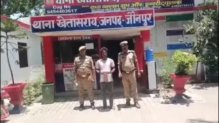 शाहगंज: लेदरही से कच्ची सड़क पर तमंचा और कारतूस के साथ खेतासराय पुलिस ने अभियुक्त को किया गिरफ्तार