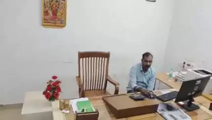 ಬೆಳಗಾವಿ: ಬೆಳಗಾವಿ ನಗರದಲ್ಲಿ ಸಬ್ ರೆಜಿಸ್ಟರ್ ಕಚೇರಿಯಲ್ಲಿ ಪಿಯೂನ್ ಪುತ್ರನ ದರ್ಬಾರ