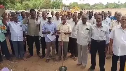 கடலூர்: எட்டாவது ஊதிய குழுவின் பலன்களை உடனடியாக வழங்க வலியுறுத்தி மஞ்சக்குப்பத்தில் ஓய்வூதியர்கள் ஆர்ப்பாட்டம்,