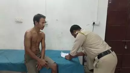 খোয়াই: পরকীয়ার জেরে এক ব্যক্তিকে উত্তম মধ্যম দিয়ে পরিবারের সদস্যরা তুলে দিল পুলিশের হাতে সিঙ্গীছড়া এলাকায়!