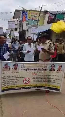 -*बजरंगगढ़ थाना प्रभारी कृपाल सिंह परिहार ने नशा मुक्ति के लिए लोगों को दिलाई शपथ*