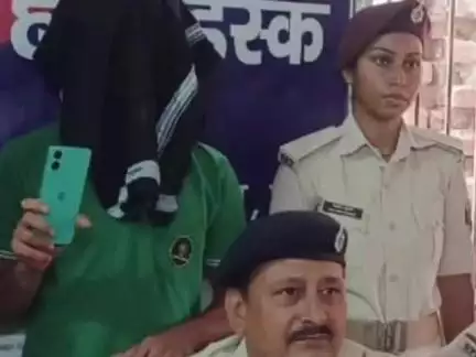 गया टाउन सीडी ब्लॉक: गयाजी जंक्शन पर आरपीएफ टीम ने जहानाबाद के एक युवक को ट्रेन में मोबाइल चोरी करते हुए पकड़ा