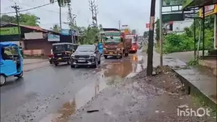 നിലമ്പൂർ: ചന്തക്കുന്ന് മുതൽ വെളിയംതോട് ഭാഗം വരെയുള്ള റോഡിലെ തകർച്ച, പരാതി നൽകി ബസ് ഓപ്പറേറ്റേഴ്സ്