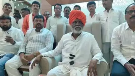 तालुक्यातील नारायणगड तिर्थ क्षेत्र येथे महंत शिवाजी महाराज यांची पत्रकार परिषद