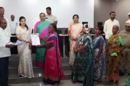 సిద్దిపేట అర్బన్: ఇందిరమ్మ ఇల్లు మంజూరు అయిన లబ్ధిదారులు నాణ్యతా ప్రమాణాలు పాటిస్తూ నిర్మాణ పనులు పూర్తి చేయాలి : కలెక్టర్ కె.హైమావతి