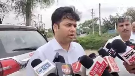 भिवानी: जिले में CET परीक्षाओं की तैयारी युद्ध स्तर पर, DC ले रहे हैं व्यवस्थाओं का जायजा