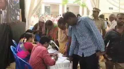தண்டையார்பேட்டை: 'உங்களுடன் ஸ்டாலின்' திட்ட முகாம் நேதாஜி நகர், பட்டேல் நகர் பள்ளியில் வடசென்னை MP, R.K. நகர் MLA தலைமையில் நடைபெற்றது
