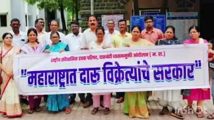 यवतमाळ: दारू विक्रीचे परवाने रद्द करण्यासाठी राष्ट्रीय संवैधानिक हक्क परिषदच्या वतीने जिल्हाधिकाऱ्यांना निवेदन