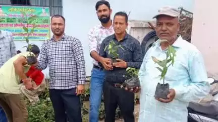 चम्पावत: हरेला पर्व पर औषधीय पौधों का निःशुल्क वितरण, चंपावत में 10,000 से अधिक पौधों का हुआ वितरण