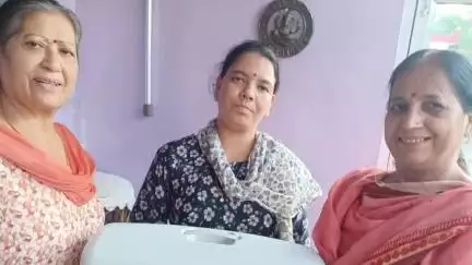 सुंदर नगर: इन्नर व्हील क्लब सुंदरनगर ने जरूरतमंद महिला को भेंट की सिलाई मशीन, महिला ने क्लब का किया धन्यवाद