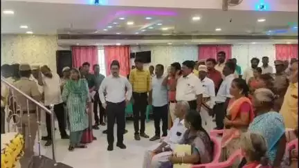 இராமநாதபுரம்: காதர் டீலக்ஸ் மஹாலில் நடைபெற்ற 'உங்களுடன் ஸ்டாலின்' திட்ட முகாமை மாவட்ட ஆட்சியர் பார்வையிட்டு ஆய்வு