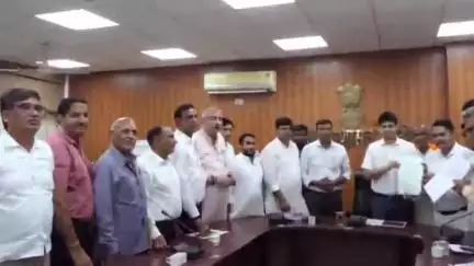 रेवाड़ी: महापंचायत के बाद रेवाड़ी में प्रशासन से मिला प्रतिनिधिमंडल, कलेक्टर ने एक हफ्ते में जांच का आश्वासन दिया