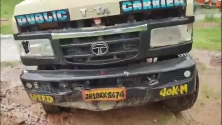 गांडेय गिरनिया गांव के पास मालवाहक वाहन और मोटरसाइकिल की टक्कर, मोटरसाइकिल चालक की मौत