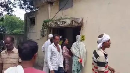 पूरनपुर: एसडीओ कार्यालय में अवैध रूप से संचालित प्राइवेट जनसेवा केन्द्र को तत्कालीन एसडीओ ने हटवाया