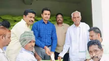 సీతానగరం మండలం కాసాపేటలో ఎరువుల పంపిణీని తనిఖీ చేసిన జిల్లా కలెక్టర్ ఏ. శ్యామ్ ప్రసాద్