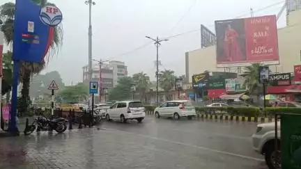 प्रयागराज में हुई बारिश से लोगों को उमस भरी गर्मी से मिली राहत, कई इलाकों में जल जमाव हुआ