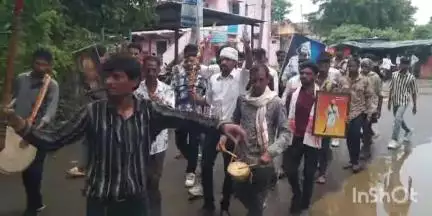 कुक्षी: भील प्रदेश बनाने की मांग को लेकर कुक्षी में भील प्रदेश मुक्ति मोर्चा संगठन ने निकाली रैली, तहसीलदार को दिया ज्ञापन