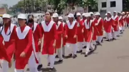 छिंदवाड़ा नगर: छिंदवाड़ा: स्थानीय पुलिस ग्राउंड से नशा मुक्ति अभियान के अंतर्गत रैली निकाली गई