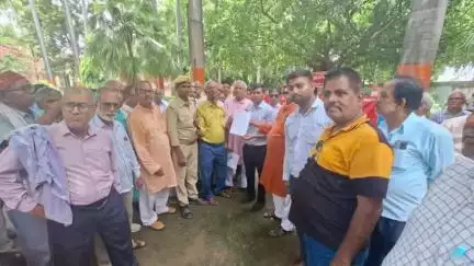 गोरखपुर: फाइनेंशियल बिल 2025 के विरुद्ध सेवानिवृत्त कर्मचारियों ने दिया धरना, समर्थन में उतरा राज्य कर्मचारी संयुक्त परिषद
