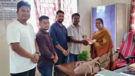 चाईबासा: कोल्हान छात्र संघर्ष समिति का प्रतिनिधिमंडल नई परीक्षा नियंत्रक से मिला, समस्याओं से कराया अवगत