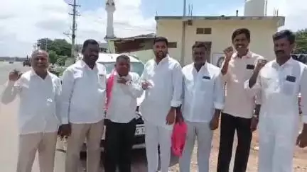 మెదక్: BRS వర్కింగ్ ప్రెసిడెంట్ KTR పిలుపుమేరకు ఇందిరా పార్క్ లో జరిగే బీసీ ధర్నాకు బయలుదేరిన బిఆర్ఎస్ నాయకులు