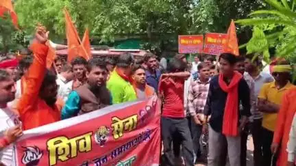 महाराजपुर: महाराजपुर तहसील में शिवसेना ने नगरीय और ग्रामीण क्षेत्र की समस्याओं को लेकर ज्ञापन दिया