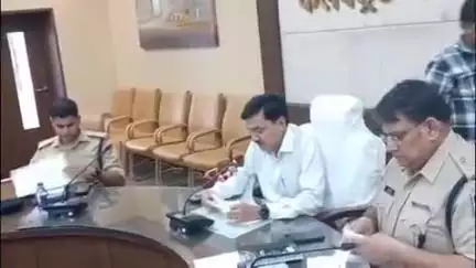 छिंदवाड़ा नगर: कलेक्टर कार्यालय में जघन्य अपराधों की समीक्षा बैठक संपन्न, कलेक्टर ने ली बैठक