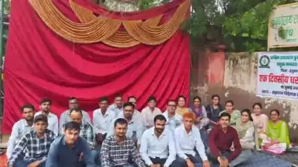 भादरा: कृषि पर्यवेक्षक और सहायक कृषि अधिकारियों ने अपनी मांगों को लेकर धरना देकर किया प्रदर्शन