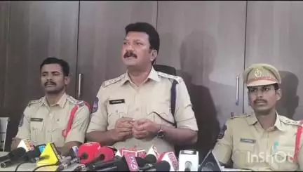 హసన్​పర్తి: హసన్పర్తి మండలానికి చెందిన ప్రత్యూష అనే మహిళ డాక్టర్ ఆత్మహత్య చేసుకున్న  ఘటనలో నిందితుల అరెస్ట్