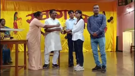 दुमका: दुधानी के संत टेरेसा बालिका विद्यालय में प्रतिभा सम्मान समारोह, सांसद नलिन सोरेन हुए शामिल