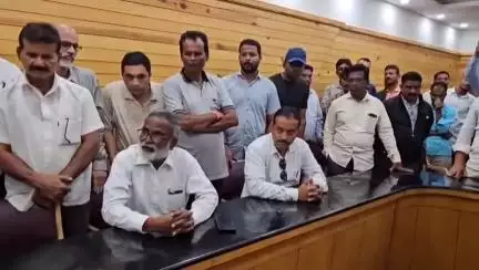 ಬೆಳಗಾವಿ: ಸರ್ಕಾರಿ ಸ್ಥಳಗಳಲ್ಲಿ ಮರಾಠಿ ಭಾಷೆ ಬಳಸಿ ನಗರದಲ್ಲಿ‌ ಮಹಾನಗರ ಪಾಲಿಕೆ ಮಹಾಪೌರರಿಗೆ ಮನವಿ ಸಲ್ಲಿಸಿದ ಎಂಇಎಸ್ ಮುಖಂಡರು